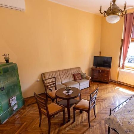 Appartement Apartman Gaudeamus à Varaždin Extérieur photo