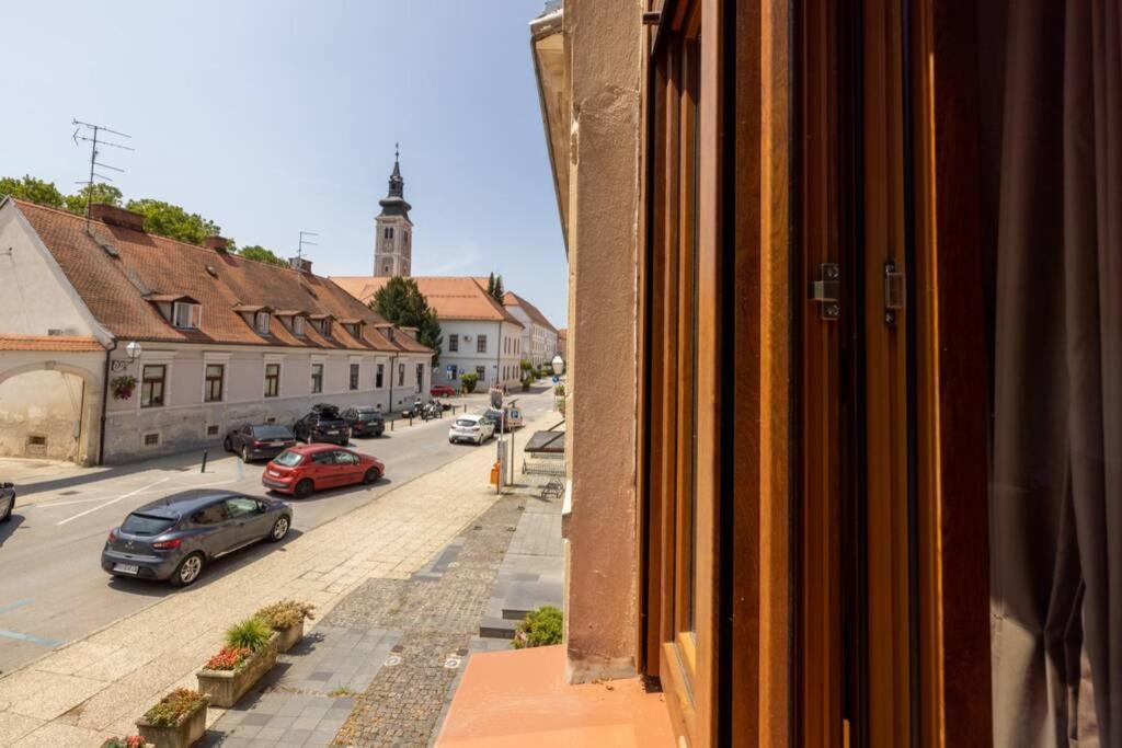 Appartement Apartman Gaudeamus à Varaždin Extérieur photo